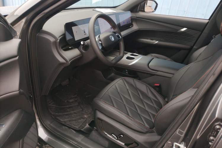Used CHANGAN CS75 PLUS 2025 4th Generation UItra 2.0T New Blue Whale – Smart & Powerful Version Driver Seat