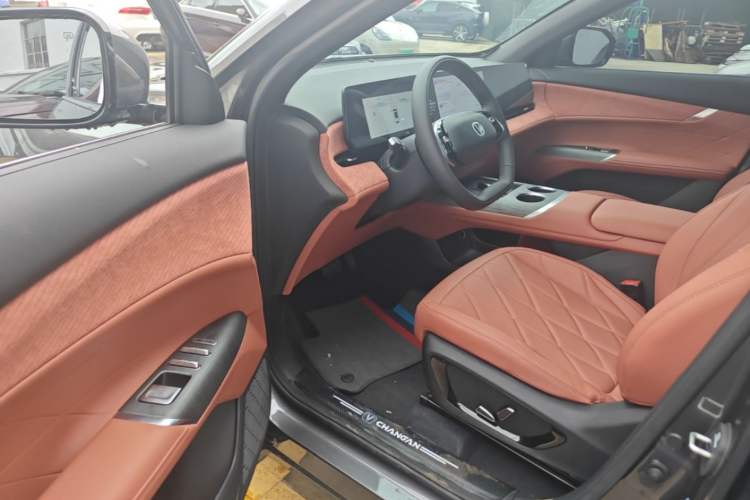Used CHANGAN CS75 PLUS 2025 4th Generation 1.5T New Blue Whale Smart Luxury Edition Driver Seat