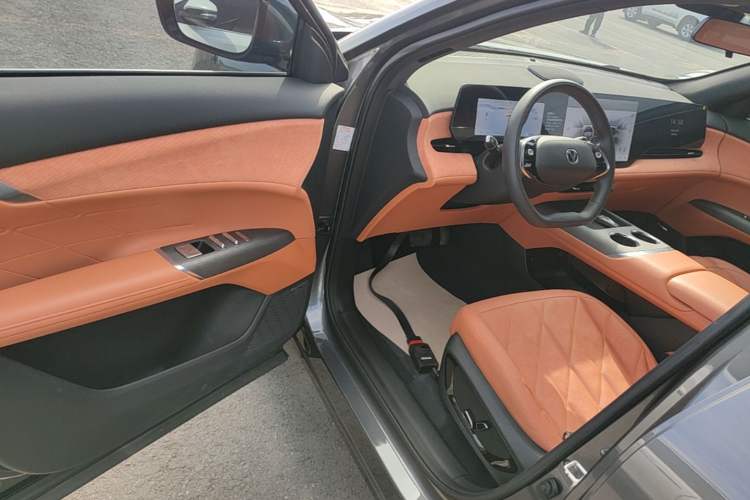 Used CHANGAN CS75 PLUS 2025 4th Generation 1.5T New Blue Whale Smart Flagship Version Driver Seat