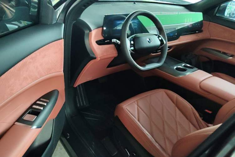 Used CHANGAN CS75 PLUS 2025 4th Generation 1.5T New Blue Whale Smart Luxury Edition Driver Seat