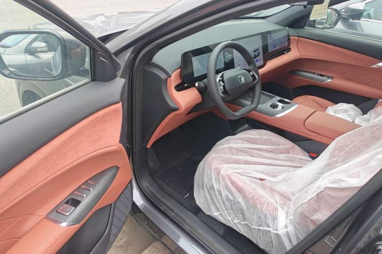 Used CHANGAN CS75 PLUS 2025 4th Generation 1.5T New Blue Whale Smart Luxury Edition Driver Seat