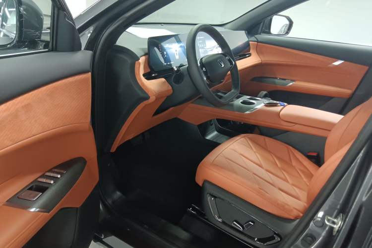 Used CHANGAN CS75 PLUS 2025 4th Generation 1.5T New Blue Whale Smart Luxury Edition Driver Seat