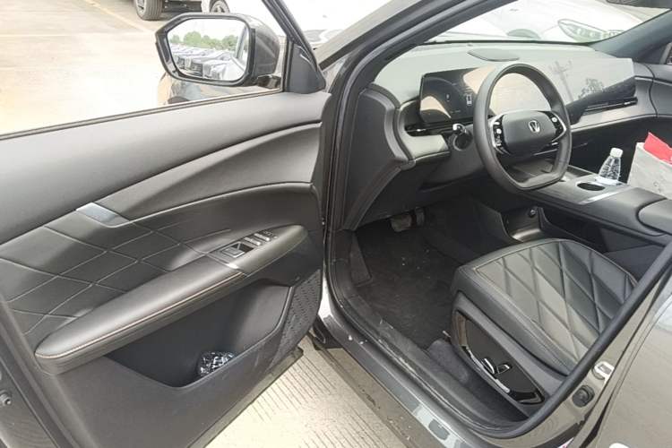 Used CHANGAN CS75 PLUS 2025 4th Generation UItra 2.0T New Blue Whale Smart Intelligent Powertrain Version Driver Seat