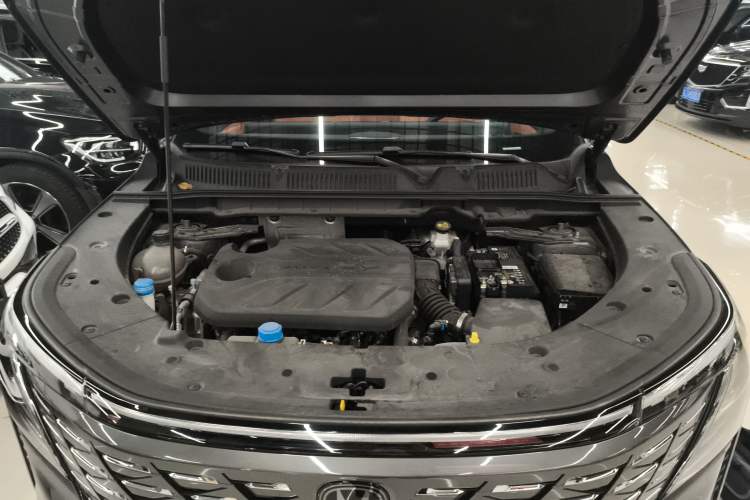 Used CHANGAN CS75 PLUS 2025 4th Generation 1.5T New Blue Whale Smart Flagship Version Engine Bay