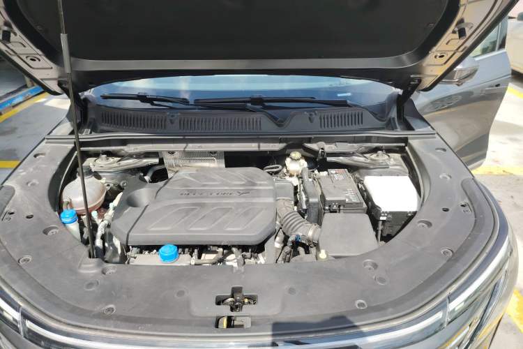 Used CHANGAN CS75 PLUS 2025 4th Generation 1.5T New Blue Whale Smart Luxury Edition Engine Bay