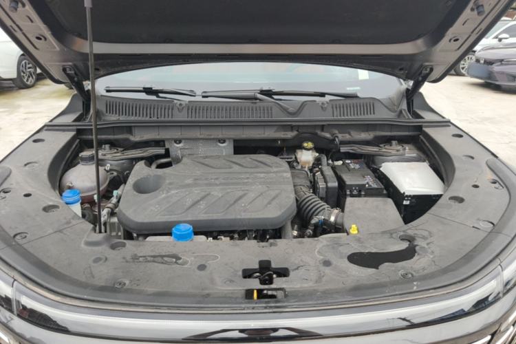 Used CHANGAN CS75 PLUS 2025 4th Generation 1.5T New Blue Whale Smart Flagship Version Engine Bay