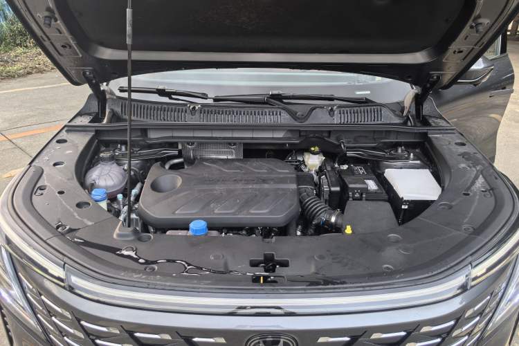 Used CHANGAN CS75 PLUS 2025 4th Generation 1.5T New Blue Whale Smart Luxury Edition Engine Bay