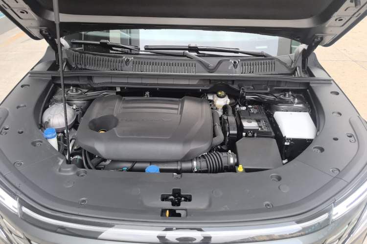 Used CHANGAN CS75 PLUS 2025 4th Generation UItra 2.0T New Blue Whale – Smart & Powerful Version Engine Bay