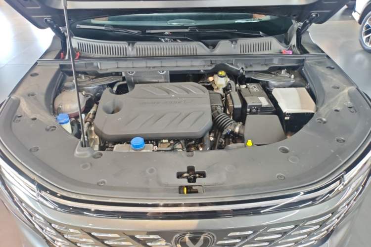 Used CHANGAN CS75 PLUS 2025 4th Generation 1.5T New Blue Whale Smart Flagship Version Engine Bay