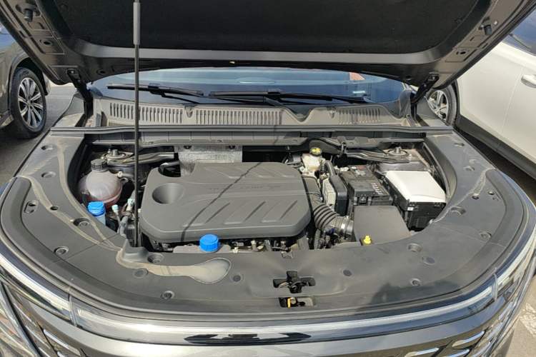 Used CHANGAN CS75 PLUS 2025 4th Generation 1.5T New Blue Whale Smart Flagship Version Engine Bay