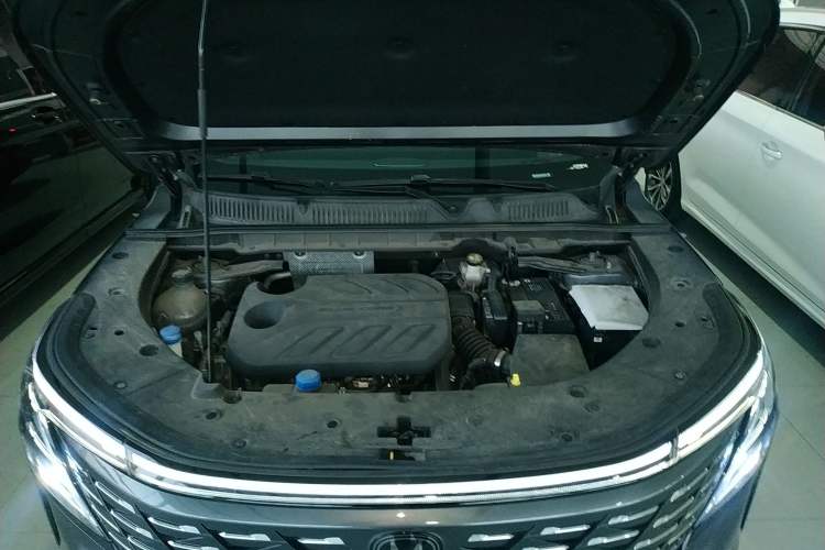 Used CHANGAN CS75 PLUS 2025 4th Generation 1.5T New Blue Whale Smart Flagship Version Engine Bay