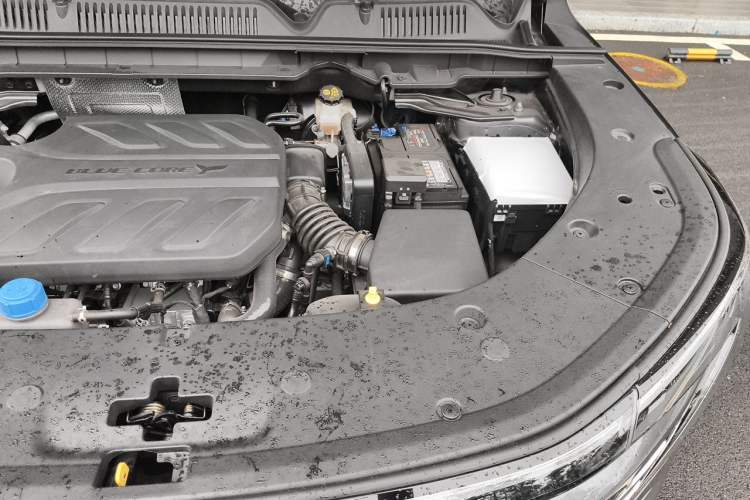 Used CHANGAN CS75 PLUS 2025 4th Generation 1.5T New Blue Whale Smart Luxury Edition Engine Bay Left