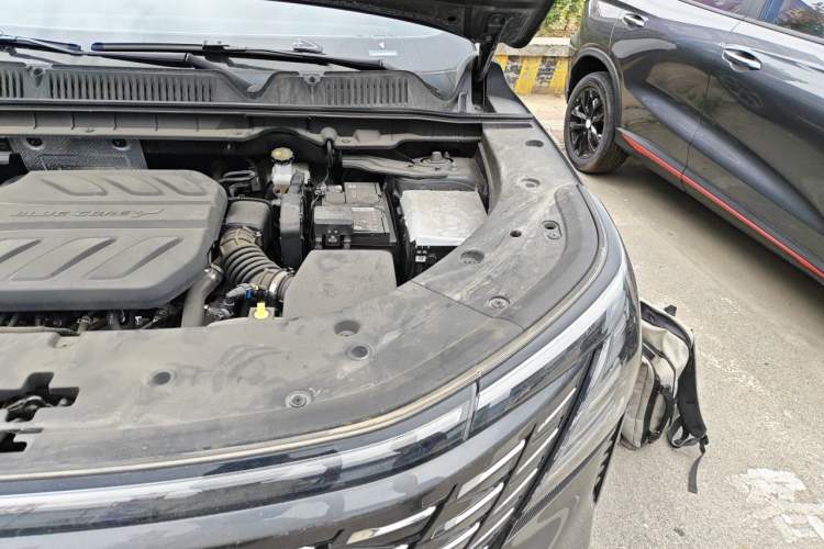 Used CHANGAN CS75 PLUS 2025 4th Generation 1.5T New Blue Whale Smart Luxury Edition Engine Bay Left