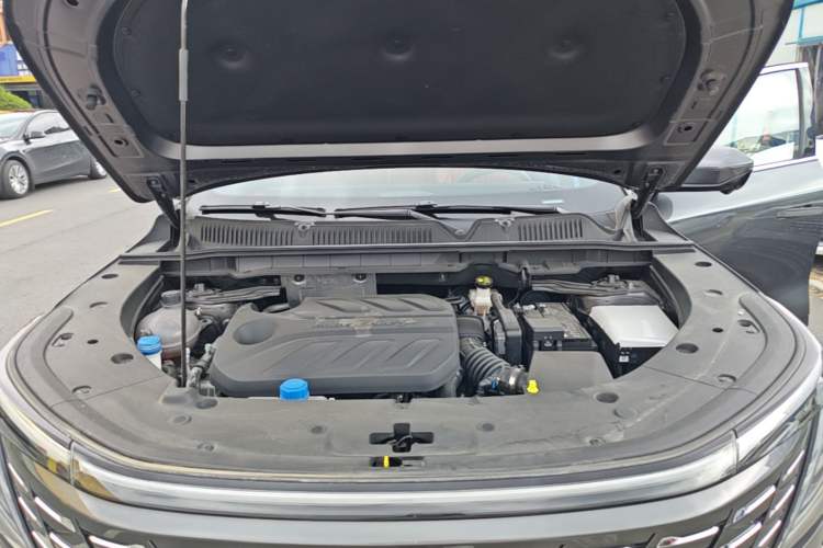 Used CHANGAN CS75 PLUS 2025 4th Generation 1.5T New Blue Whale Smart Flagship Version Engine Bay