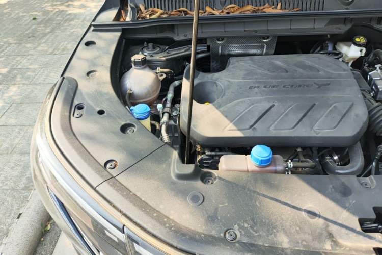 Used CHANGAN CS75 PLUS 2025 4th Generation 1.5T New Blue Whale Smart Luxury Edition Engine Bay Right
