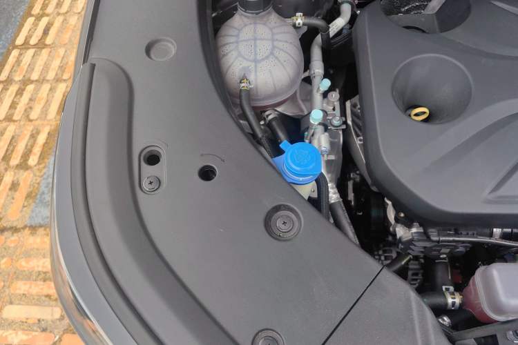 Used CHANGAN CS75 PLUS 2025 4th Generation 1.5T New Blue Whale Smart Luxury Edition Engine Bay Right