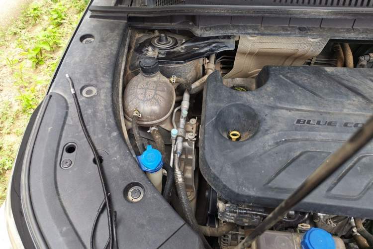 Used CHANGAN CS75 PLUS 2025 4th Generation 1.5T New Blue Whale Smart Flagship Version Engine Bay Right