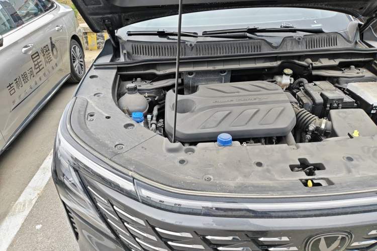 Used CHANGAN CS75 PLUS 2025 4th Generation 1.5T New Blue Whale Smart Luxury Edition Engine Bay Right