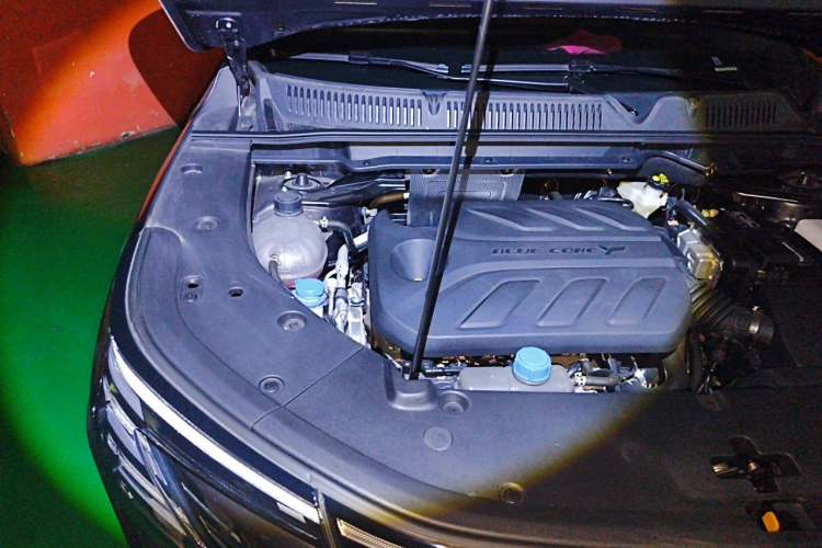 Used CHANGAN CS75 PLUS 2025 Model, 4th Generation 1.5T New Blue Whale Smart Excellence Version Engine Bay Right