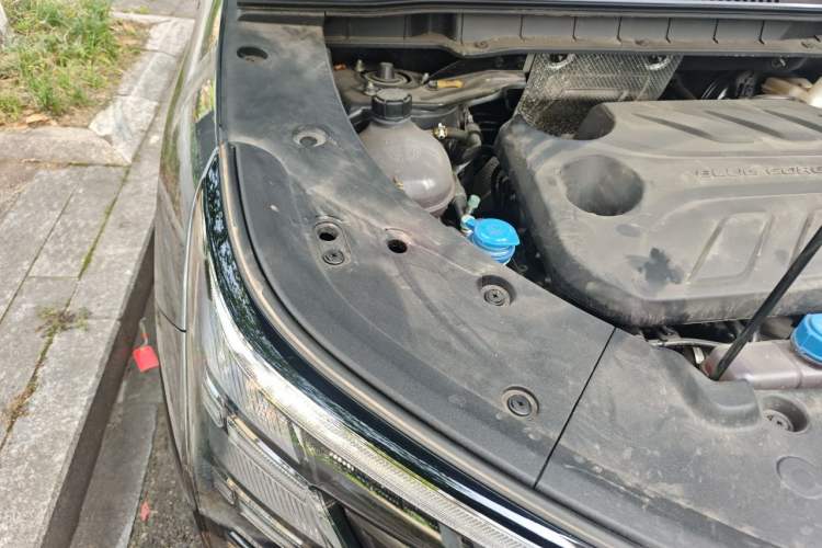 Used CHANGAN CS75 PLUS 2025 4th Generation 1.5T New Blue Whale Smart Luxury Edition Engine Bay Right