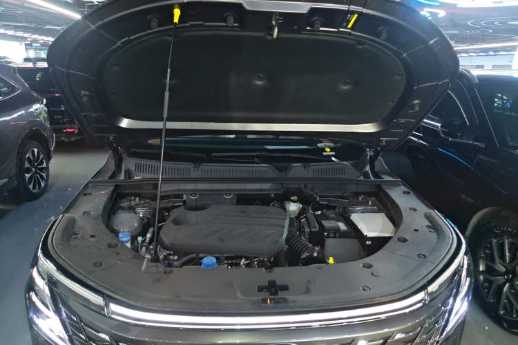 Used CHANGAN CS75 PLUS 2025 Model, 4th Generation 1.5T New Blue Whale Smart Excellence Version Engine Bay