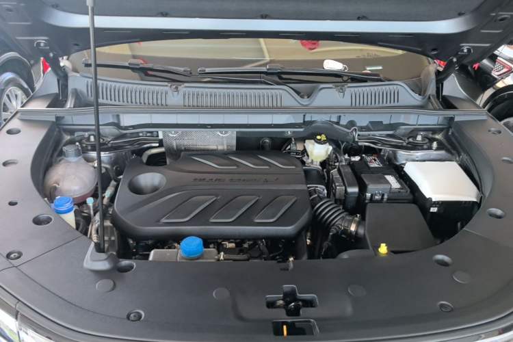 Used CHANGAN CS75 PLUS 2025 4th Generation 1.5T New Blue Whale Smart Flagship Version Engine Bay