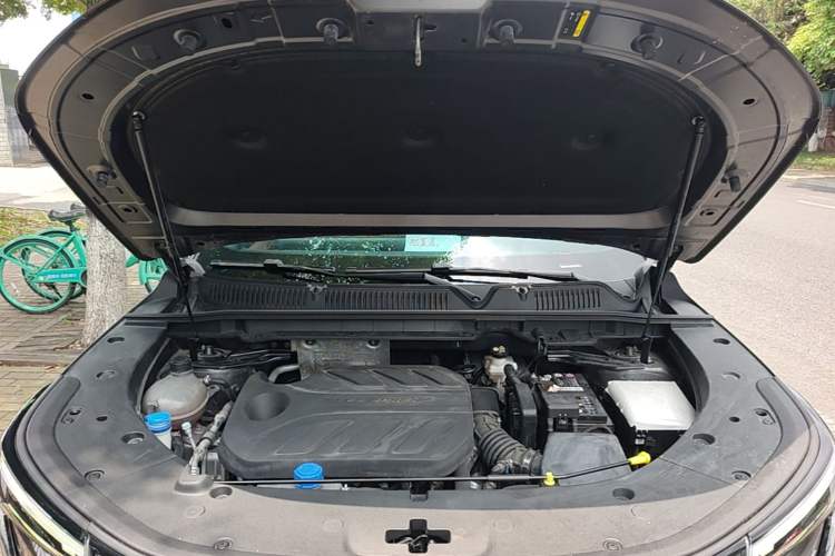Used CHANGAN CS75 PLUS 2025 4th Generation 1.5T New Blue Whale Smart Luxury Edition Engine Bay