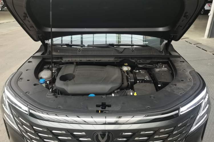 Used CHANGAN CS75 PLUS 2025 4th Generation UItra 2.0T New Blue Whale Smart Intelligent Powertrain Version Engine Bay