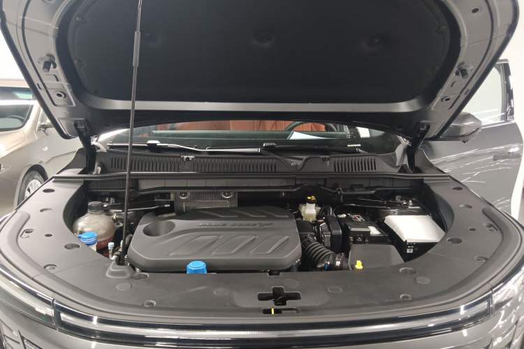 Used CHANGAN CS75 PLUS 2025 4th Generation 1.5T New Blue Whale Smart Luxury Edition Engine Bay