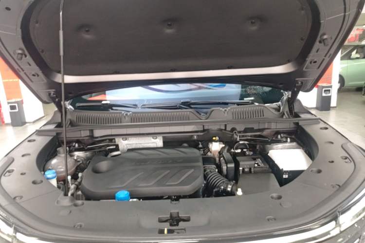 Used CHANGAN CS75 PLUS 2025 4th Generation 1.5T New Blue Whale Smart Luxury Edition Engine Bay
