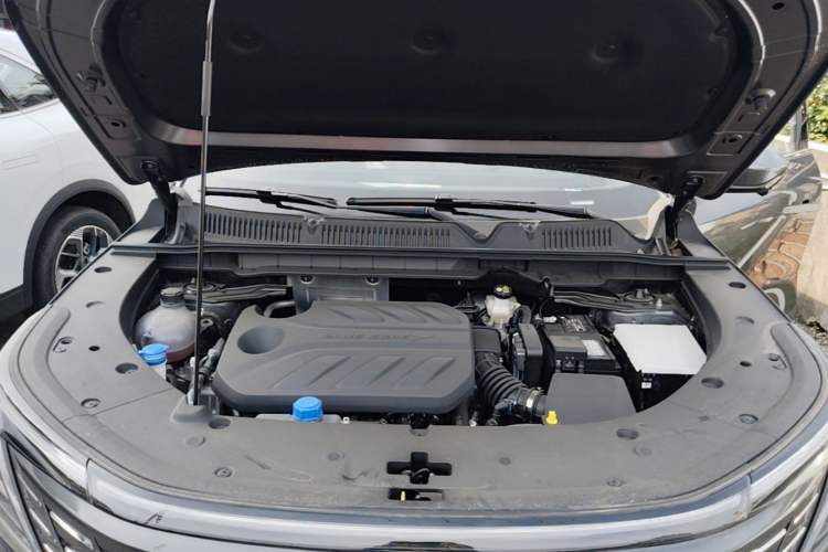 Used CHANGAN CS75 PLUS 2025 Model, 4th Generation 1.5T New Blue Whale Smart Excellence Version Engine Bay