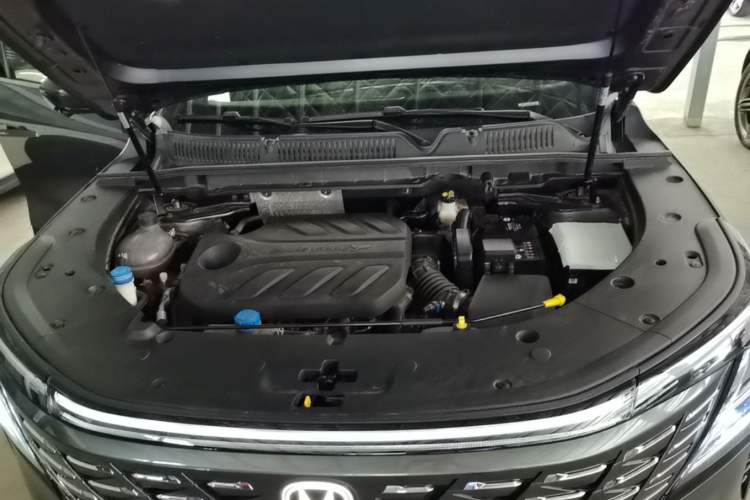 Used CHANGAN CS75 PLUS 2025 4th Generation 1.5T New Blue Whale Smart Flagship Version Engine Bay