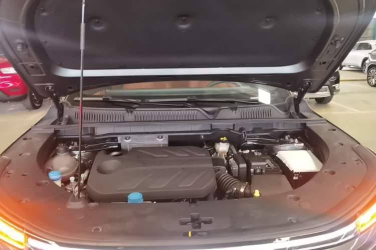 Used CHANGAN CS75 PLUS 2025 4th Generation 1.5T New Blue Whale Smart Luxury Edition Engine Bay