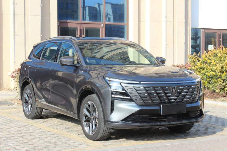 Used CHANGAN CS75 PLUS 2025 4th Generation 1.5T New Blue Whale Smart Luxury Edition Exterior 1
