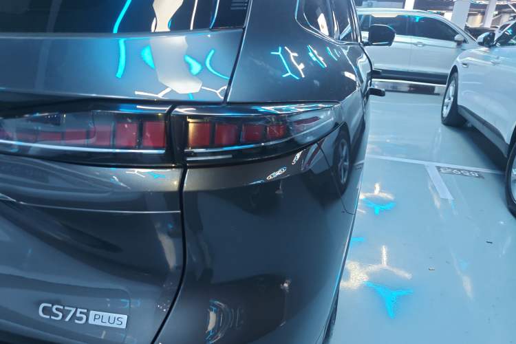 Used CHANGAN CS75 PLUS 2025 4th Generation 1.5T New Blue Whale Smart Luxury Edition Exterior 2