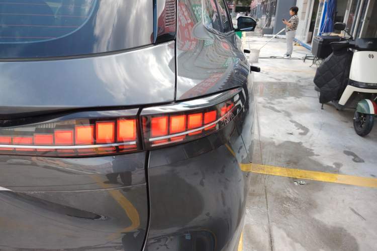 Used CHANGAN CS75 PLUS 2025 4th Generation 1.5T New Blue Whale Smart Luxury Edition Exterior 3