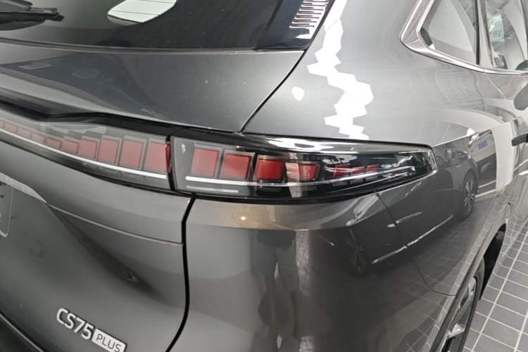 Used CHANGAN CS75 PLUS 2025 4th Generation 1.5T New Blue Whale Smart Luxury Edition Exterior 3