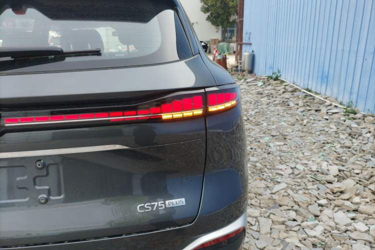 Used CHANGAN CS75 PLUS 2025 4th Generation UItra 2.0T New Blue Whale – Smart & Powerful Version Exterior 3
