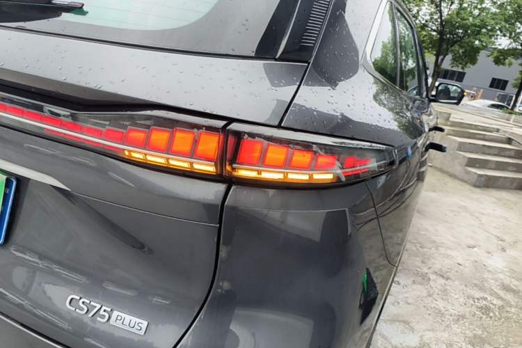 Used CHANGAN CS75 PLUS 2025 4th Generation 1.5T New Blue Whale Smart Flagship Version Exterior 3