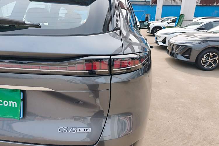 Used CHANGAN CS75 PLUS 2025 4th Generation 1.5T New Blue Whale Smart Luxury Edition Exterior 3