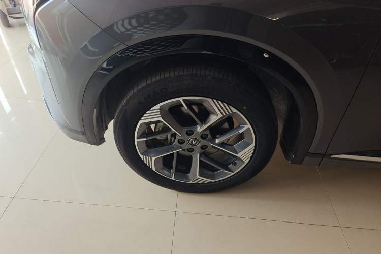Used CHANGAN CS75 PLUS 2025 4th Generation 1.5T New Blue Whale Smart Luxury Edition Exterior 4