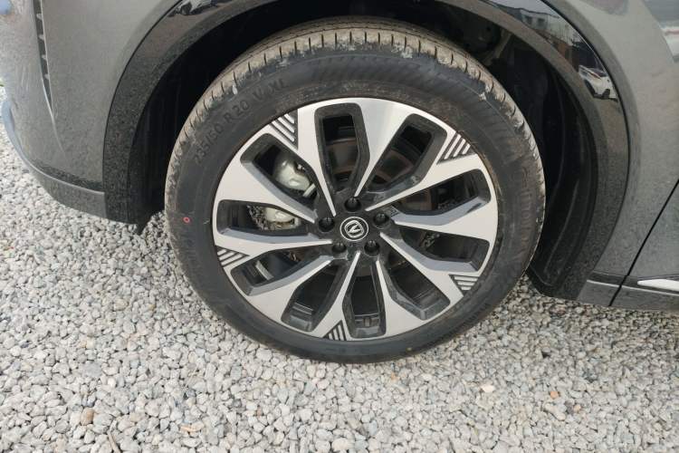 Used CHANGAN CS75 PLUS 2025 4th Generation UItra 2.0T New Blue Whale – Smart & Powerful Version Exterior 4