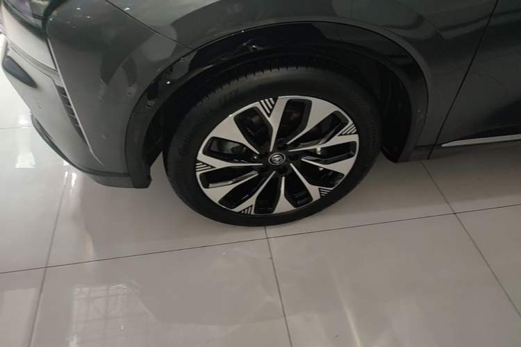 Used CHANGAN CS75 PLUS 2025 4th Generation UItra 2.0T New Blue Whale – Smart & Powerful Version Exterior 4
