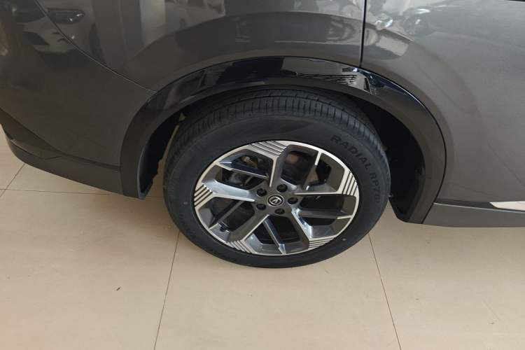 Used CHANGAN CS75 PLUS 2025 4th Generation 1.5T New Blue Whale Smart Luxury Edition Exterior 5