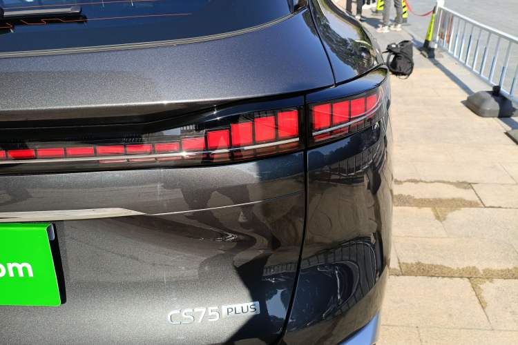 Used CHANGAN CS75 PLUS 2025 4th Generation UItra 2.0T New Blue Whale Smart Intelligent Powertrain Version Exterior 6