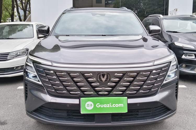 Used CHANGAN CS75 PLUS 2025 4th Generation 1.5T New Blue Whale Smart Flagship Version Front