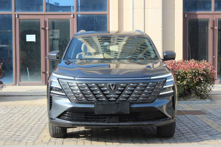 Used CHANGAN CS75 PLUS 2025 4th Generation 1.5T New Blue Whale Smart Luxury Edition Front