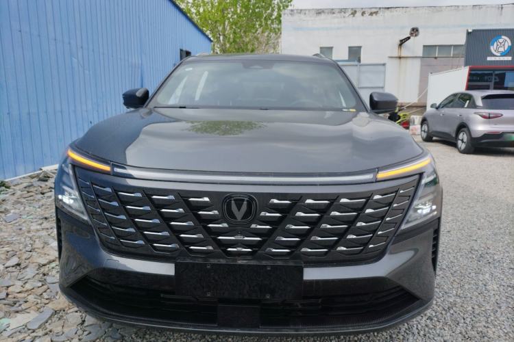 Used CHANGAN CS75 PLUS 2025 4th Generation UItra 2.0T New Blue Whale – Smart & Powerful Version Front