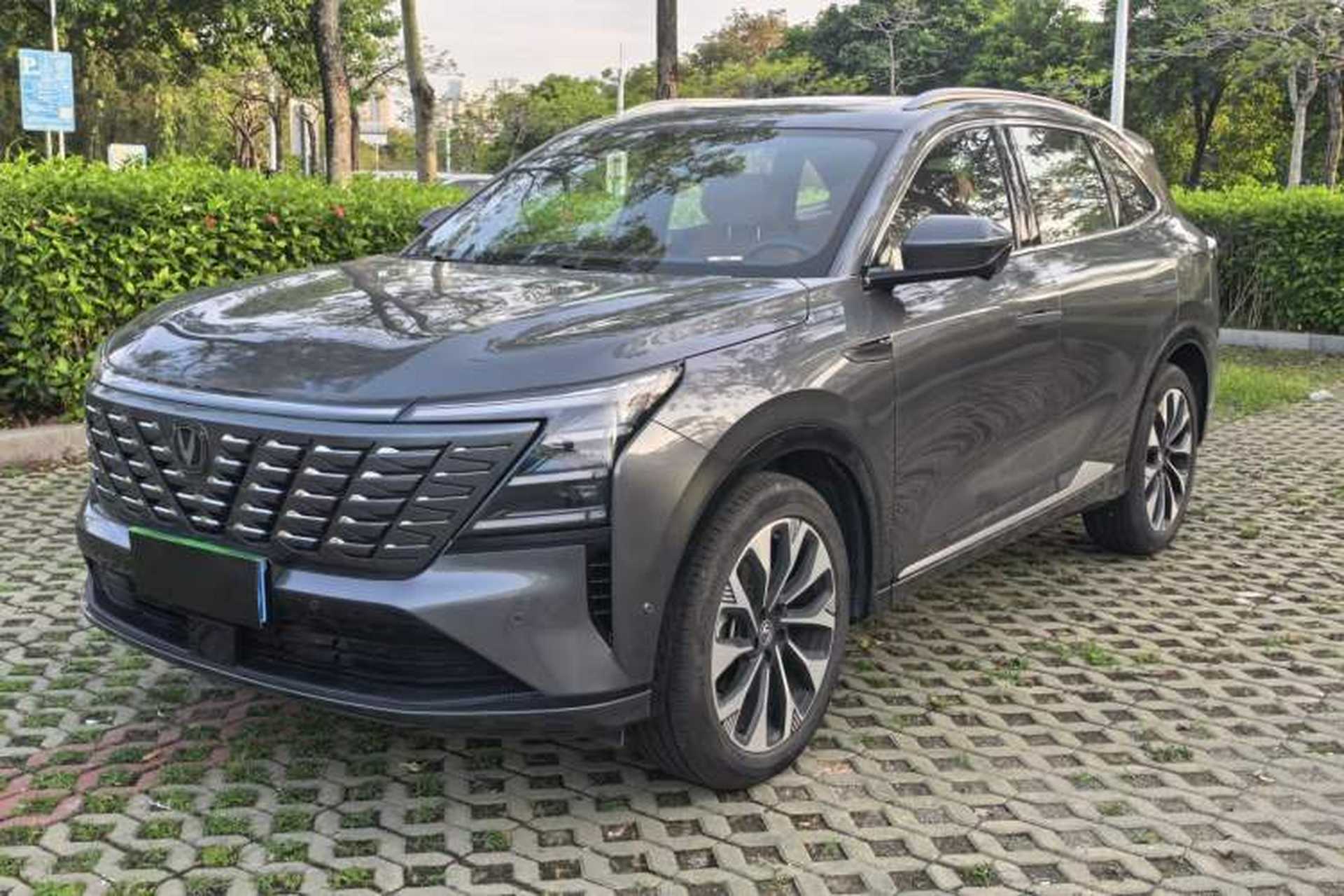 Used CHANGAN CS75 PLUS 2025 4th Generation UItra 2.0T New Blue Whale Smart Intelligent Powertrain Version Front Left 45 Deg