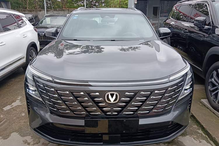 Used CHANGAN CS75 PLUS 2025 4th Generation 1.5T New Blue Whale Smart Luxury Edition Front